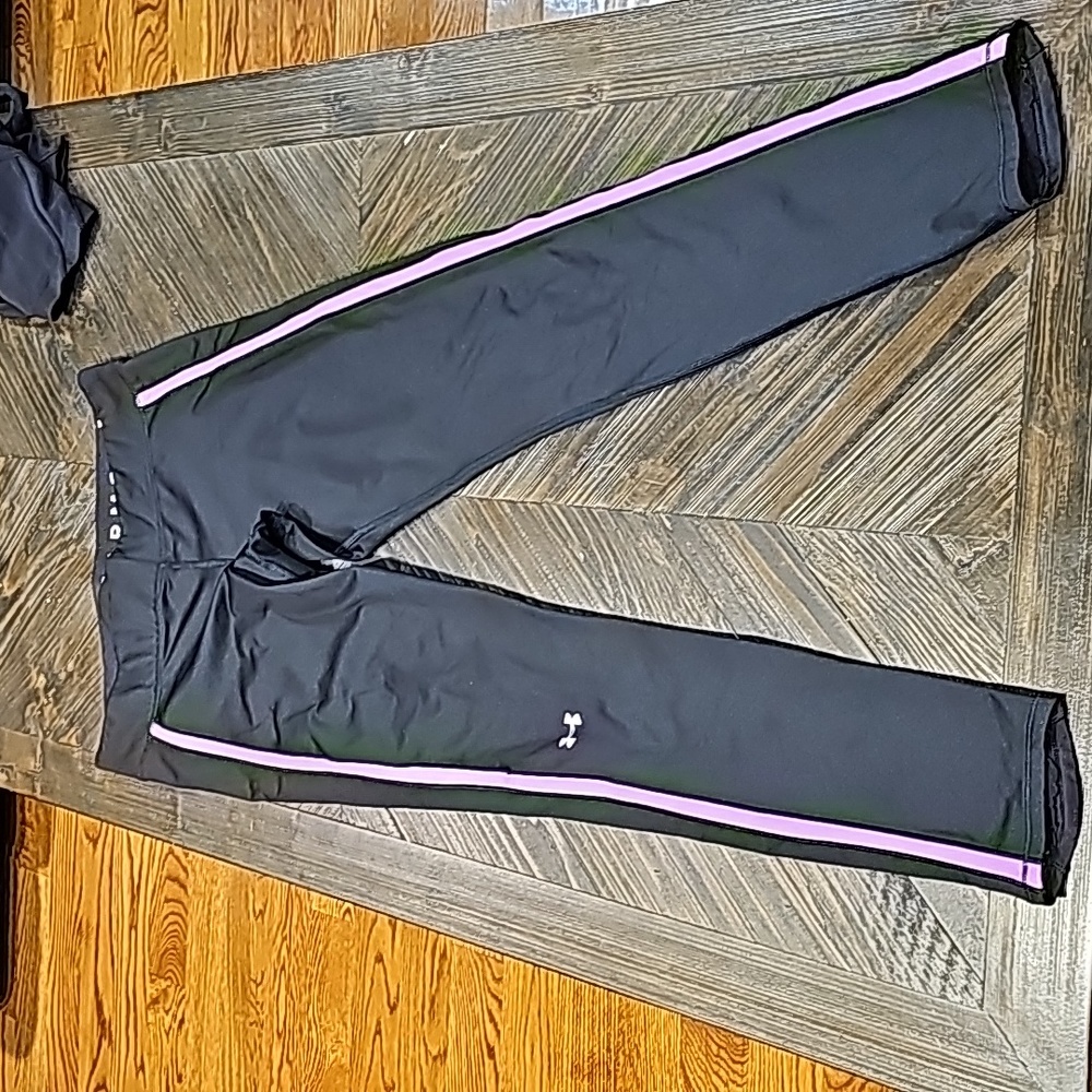 Under Armour woman's leggings, Black with purple, size L
